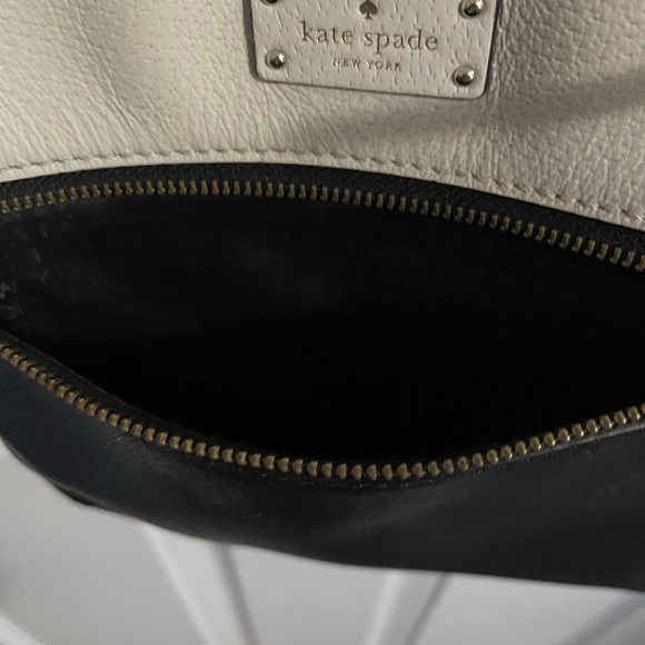 Pre-loved 💕 KATE SPADE LEATHER CROSSBODY - Picture 3 of 4
